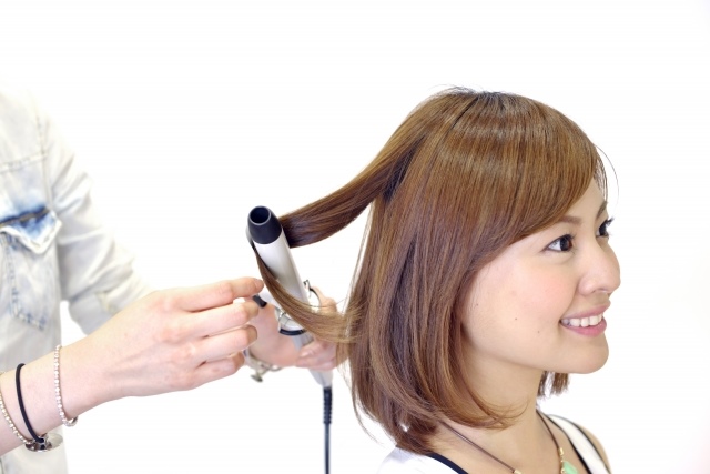 西宮のヘアサロン【クロンヌ・ヘアー】は丁寧なシャンプーやパーマ・カラーを提供